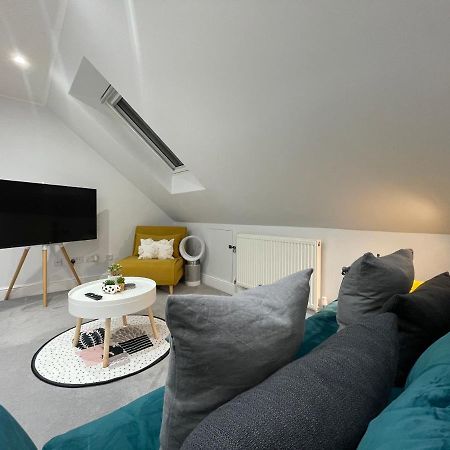 Unique Luxury Detached Apartment In Windsor That Sleeps 4 외부 사진