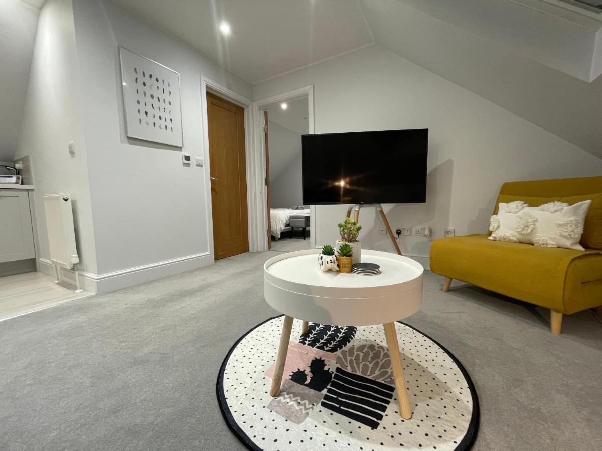 Unique Luxury Detached Apartment In Windsor That Sleeps 4 외부 사진
