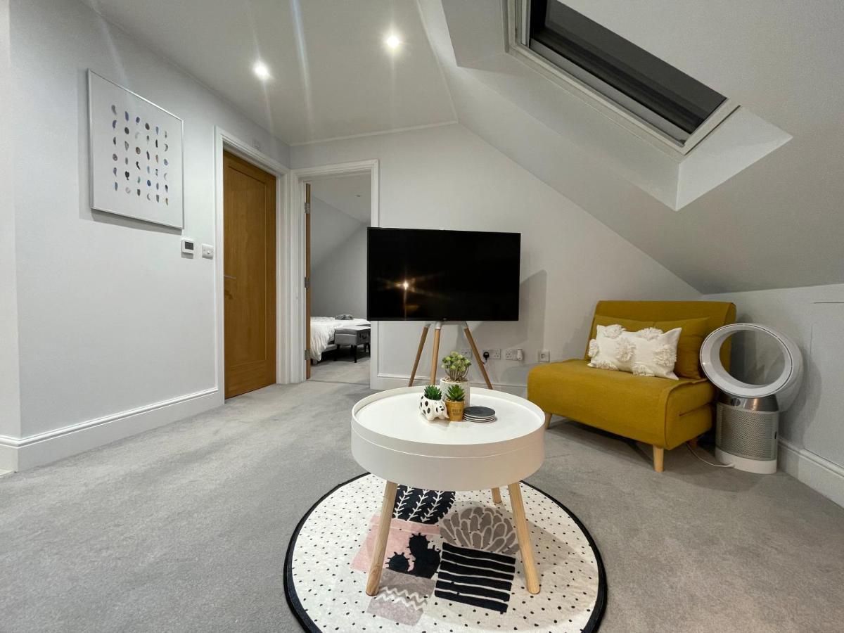 Unique Luxury Detached Apartment In Windsor That Sleeps 4 외부 사진