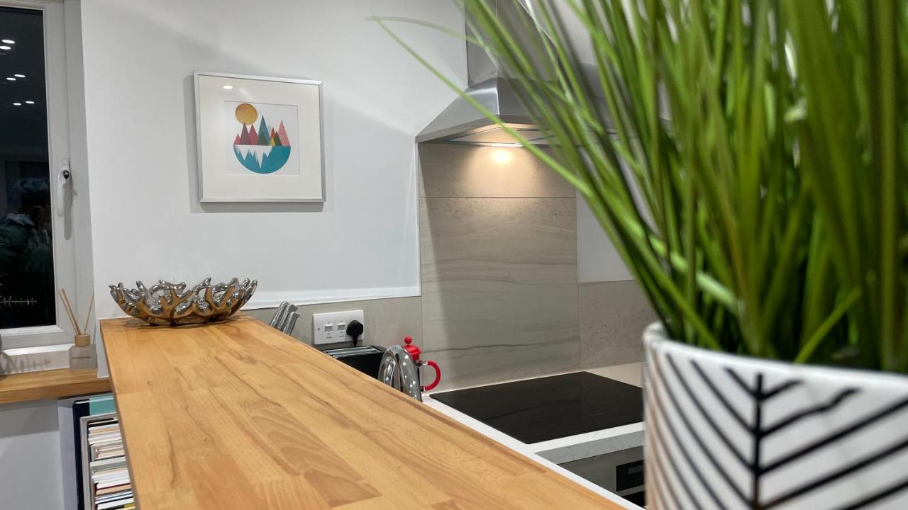 Unique Luxury Detached Apartment In Windsor That Sleeps 4 외부 사진