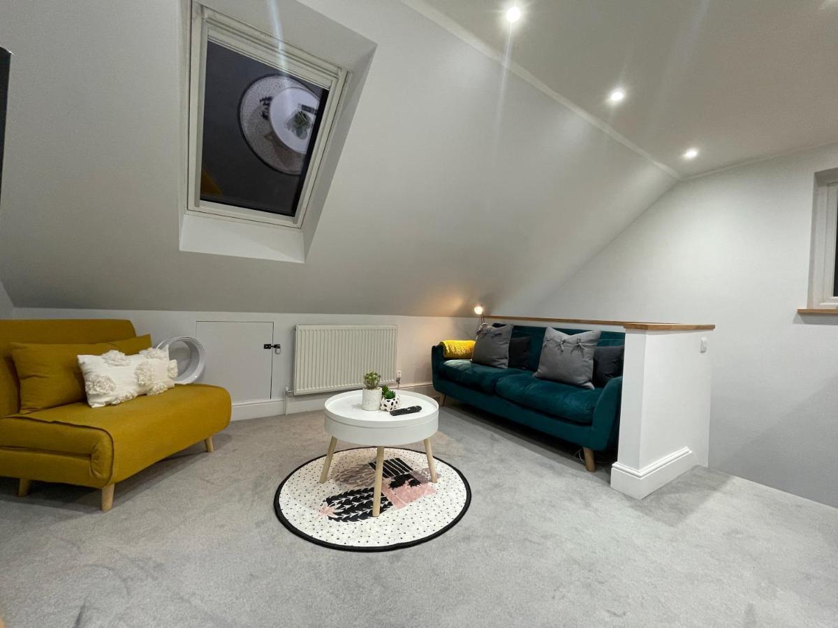 Unique Luxury Detached Apartment In Windsor That Sleeps 4 외부 사진